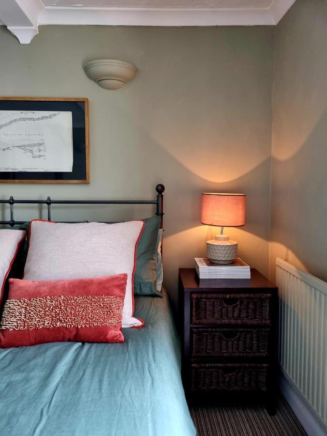 2 Bedroom House Within Walking Distance Of Town Cowes  Exterior foto